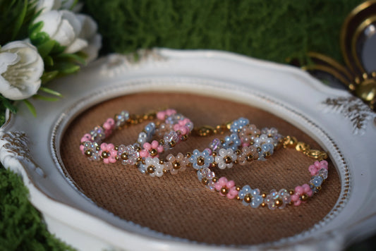 Bracelet féerique avec perles, chaîne dorée ou argent, création artisanale fait main.